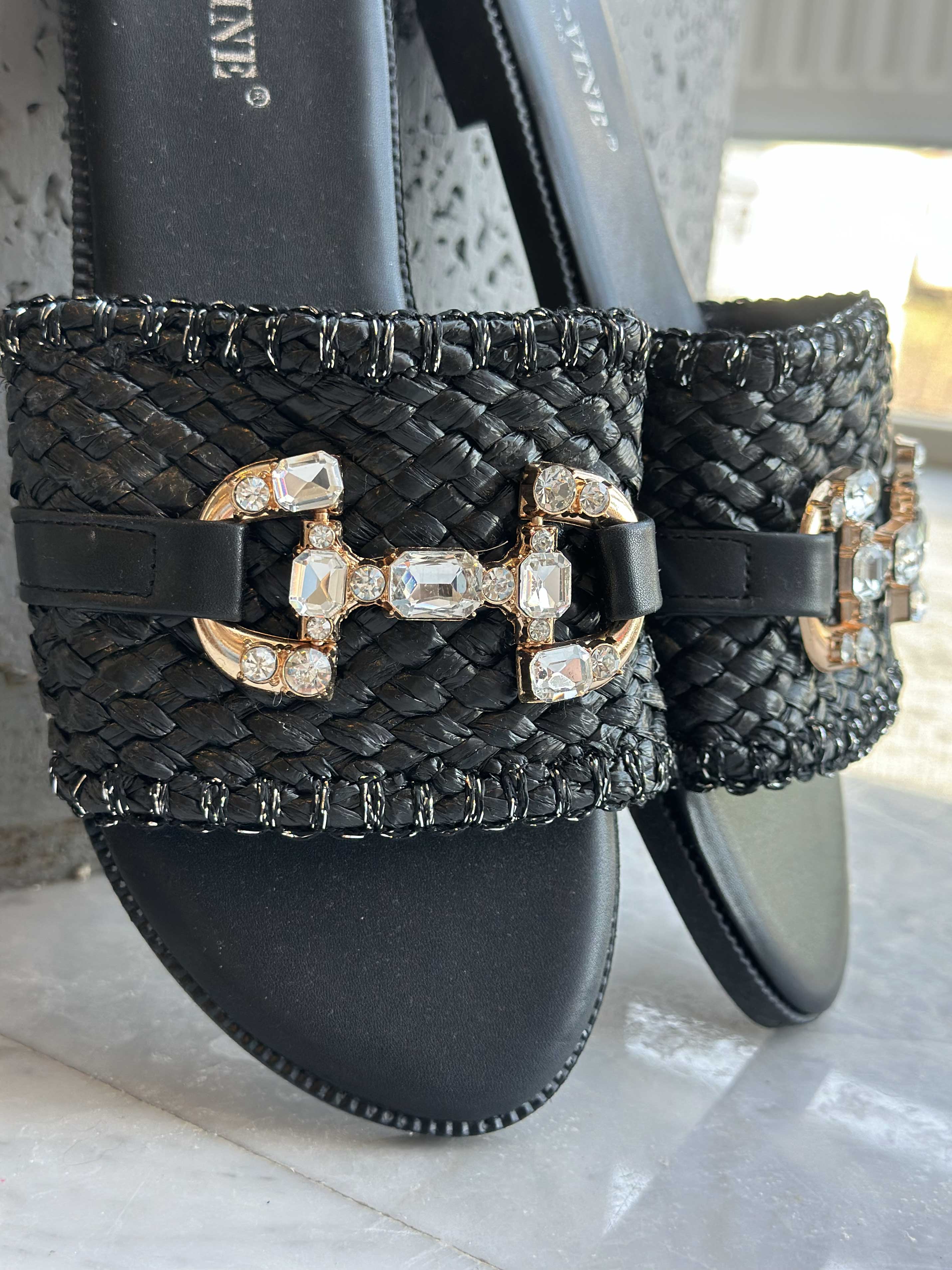 Vicki - Søde sandaler med flet og spænde af similisten